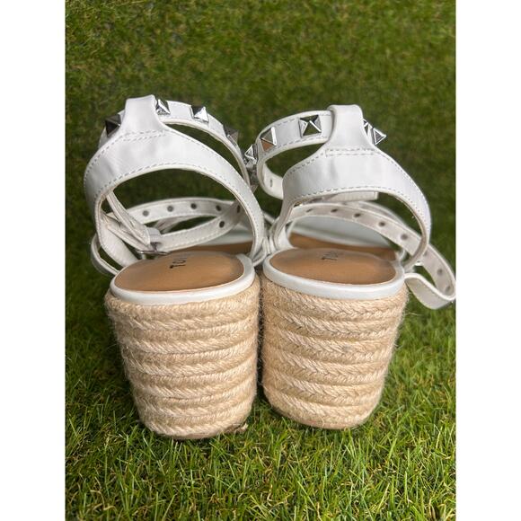 Torrid White Studded Gladiator Platform Sandal 8WW‎ NWOT - Picture 6 of 13